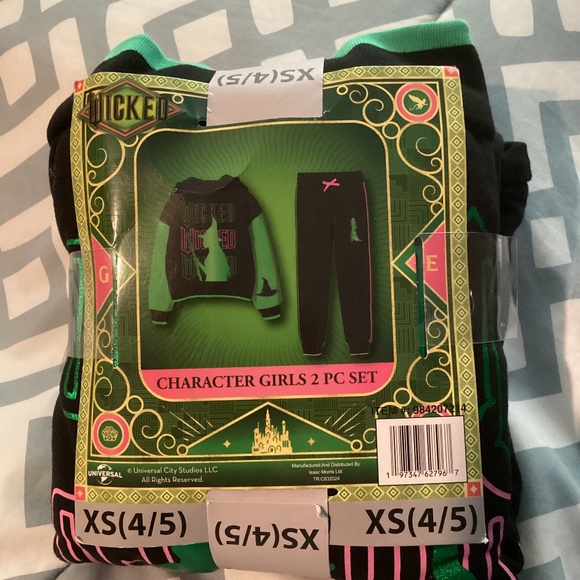 NEW Girls “WICKED” 2-Piece Set - Size XS(4/5) - Picture 1 of 2